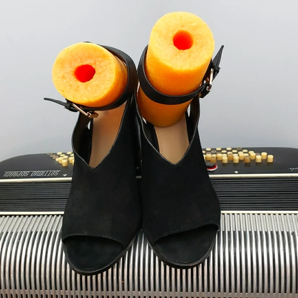 AMAZING MARC FISHER BLACK SUEDE OPEN TOE CHUNKY HEELS W/SEXY ANKLE STRAP…